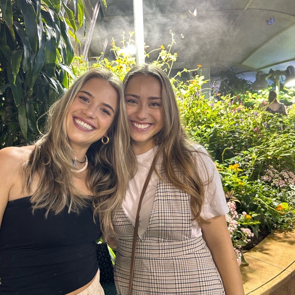 Hi! Our names are Abbey and Caroline, but you can call us Two Broke Blondes - Picture 5 of 7